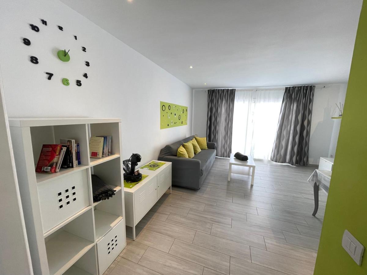 Pistachio Apartment 323 - Lanzarote Apartment กอสตา เตกีสเซ ภายนอก รูปภาพ