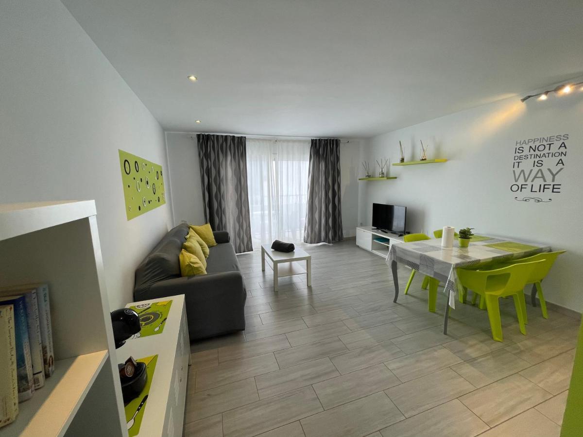 Pistachio Apartment 323 - Lanzarote Apartment กอสตา เตกีสเซ ภายนอก รูปภาพ